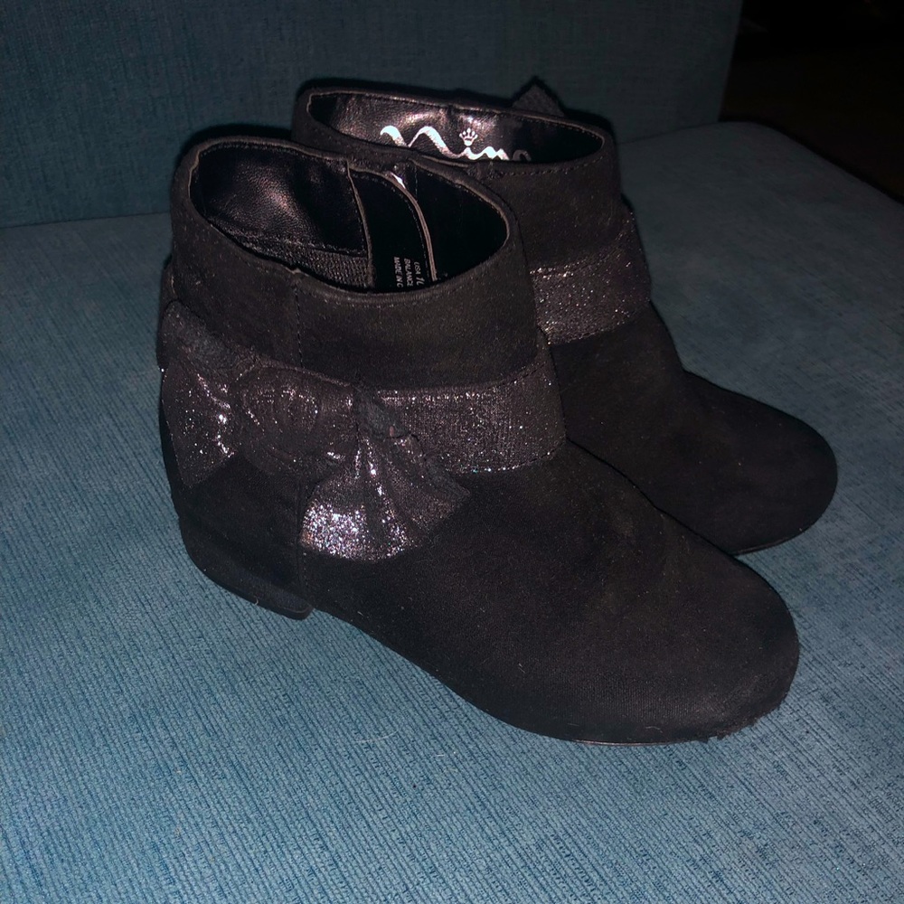 “Nina” Girl’s Black Boots w/ Sparkle Bow